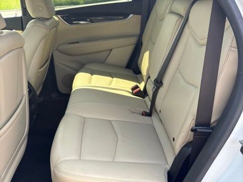 Used 2017 Cadillac XT5 FWD image 9