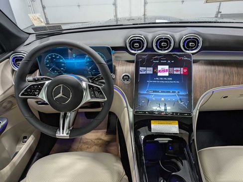 Used 2026 Mercedes-Benz GLC 300 4MATIC image 13