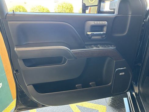 Used 2017 GMC Sierra 2500 Denali w/ Duramax Plus Package AWD/4WD image 14