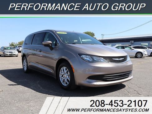 Used 2017 Chrysler Pacifica LX FWD image 1