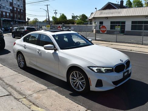 Used 2024 BMW 330i Sedan w/ Convenience Package RWD image 4