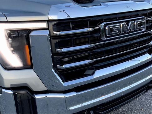 Used 2025 GMC Sierra 2500 SLT w/ SLT Convenience Package image 28