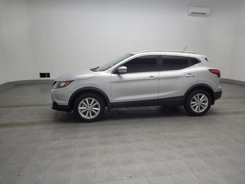 Used 2018 Nissan Rogue Sport SV image 2