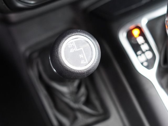 Used 2022 Jeep Wrangler Sport AWD/4WD image 31