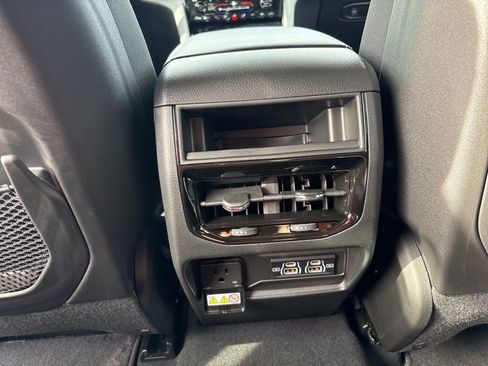 New 2025 Jeep Grand Cherokee Altitude RWD image 39