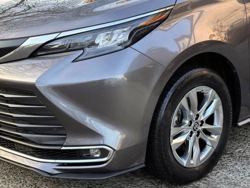 Certified 2024 Toyota Sienna XLE image 8