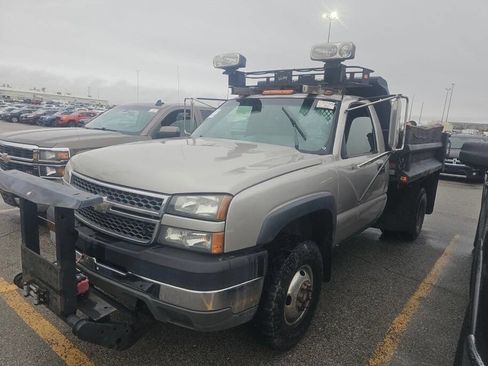 Used 2005 Chevrolet Silverado 3500 4x4 Regular Cab image 2