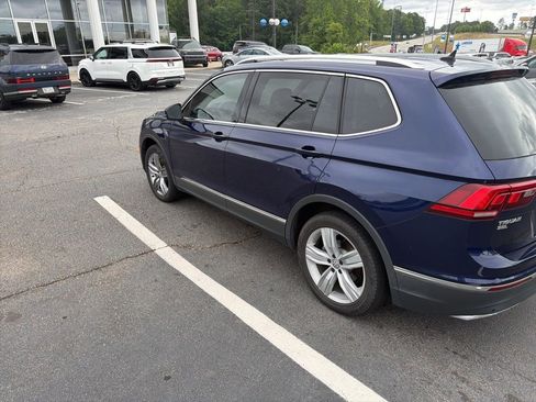 Used 2021 Volkswagen Tiguan SEL FWD image 3