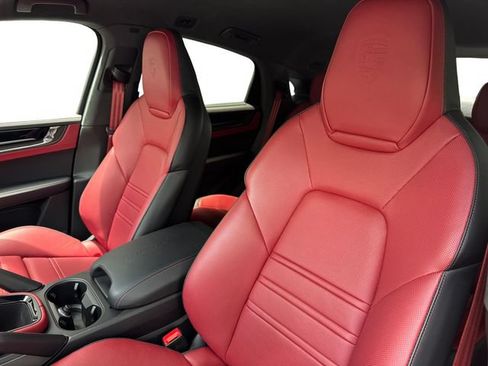 Used 2024 Porsche Cayenne Turbo GT AWD/4WD image 9