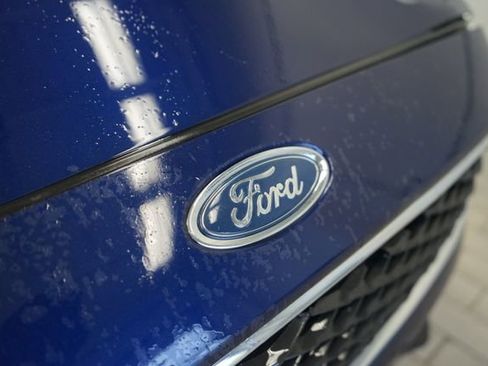 Used 2017 Ford Focus SEL w/ Cold Weather Package FWD image 18
