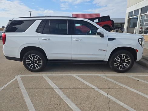Used 2023 GMC Yukon AT4 w/ Technology Package AWD/4WD image 8