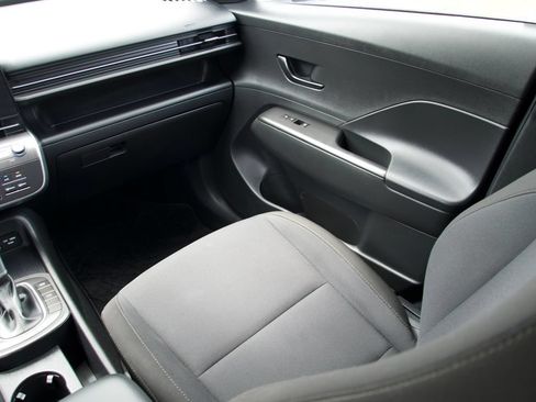 Used 2025 Hyundai Kona SEL FWD image 15