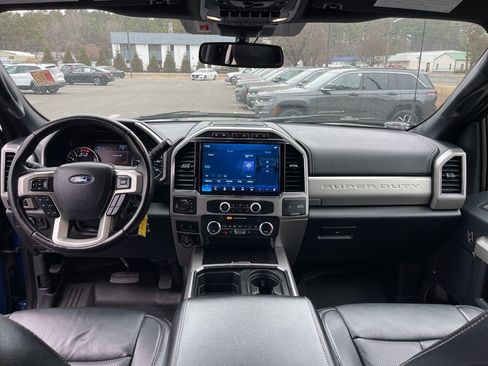Used 2022 Ford F350 Lariat w/ Black Appearance Package image 9