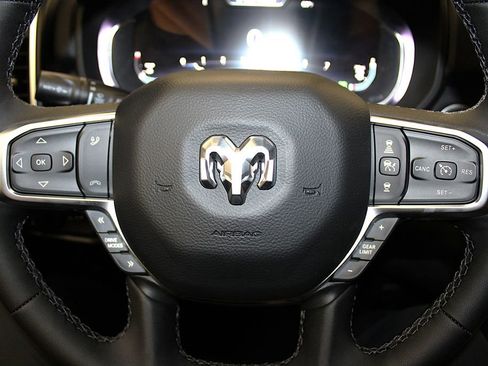 New 2026 RAM 1500 4x4 Crew Cab image 11