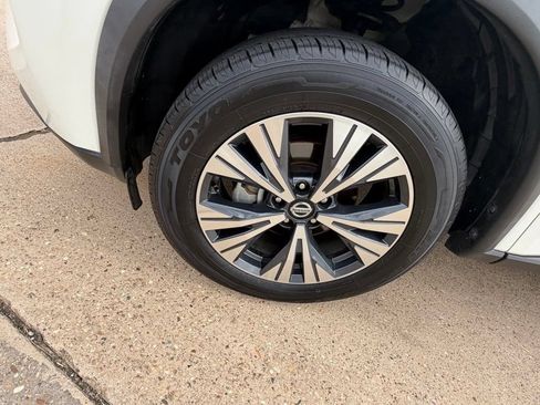 Used 2021 Nissan Rogue SV FWD image 11