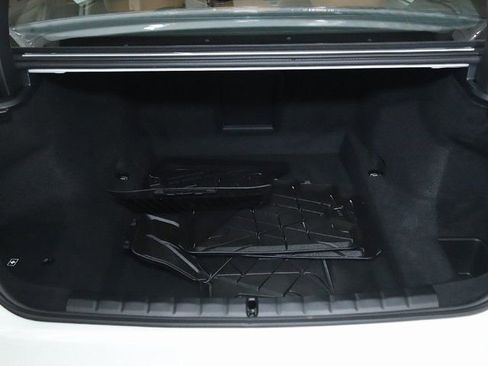 Used 2025 BMW 740i xDrive image 32