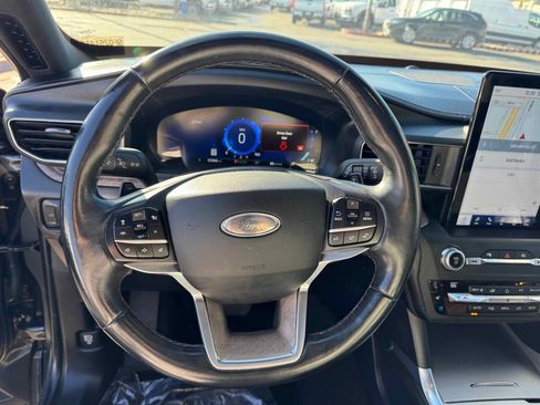 Certified 2020 Ford Explorer Platinum w/ Premium Technology Package image 18