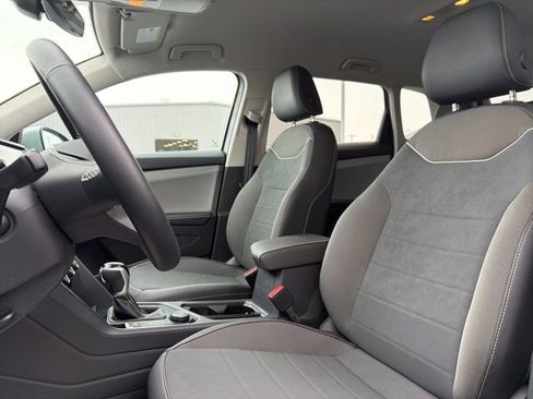 Used 2024 Volkswagen Taos SE image 15