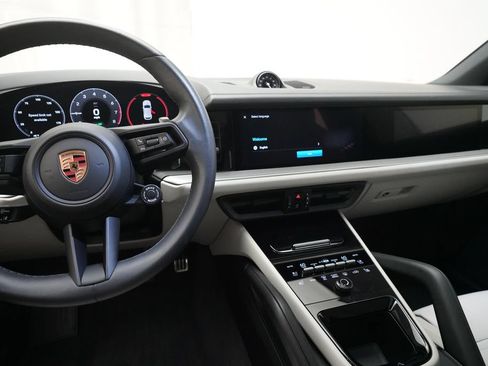 Certified 2025 Porsche Cayenne S AWD/4WD image 19