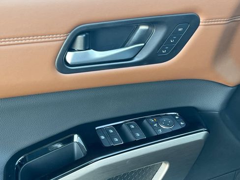 New 2025 Nissan Pathfinder Platinum image 11