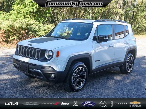 Used 2023 Jeep Renegade Latitude image 2