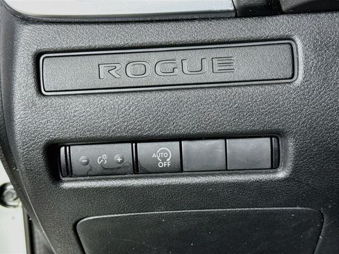 Used 2023 Nissan Rogue S AWD/4WD image 10