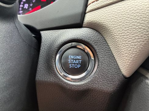 Used 2021 Toyota RAV4 XLE w/ Convenience Package AWD/4WD image 24