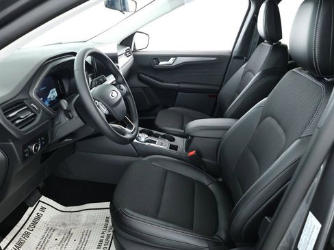 Used 2025 Ford Escape SE image 18