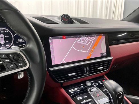 Used 2021 Porsche Cayenne image 19