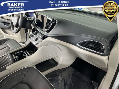 Used 2024 Chrysler Pacifica Limited image 30