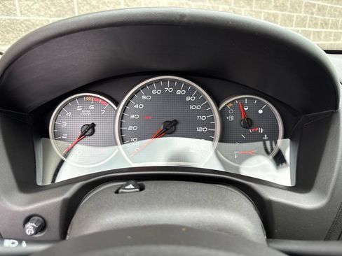 Used 2006 Pontiac Grand Prix w/ Security Package FWD image 15