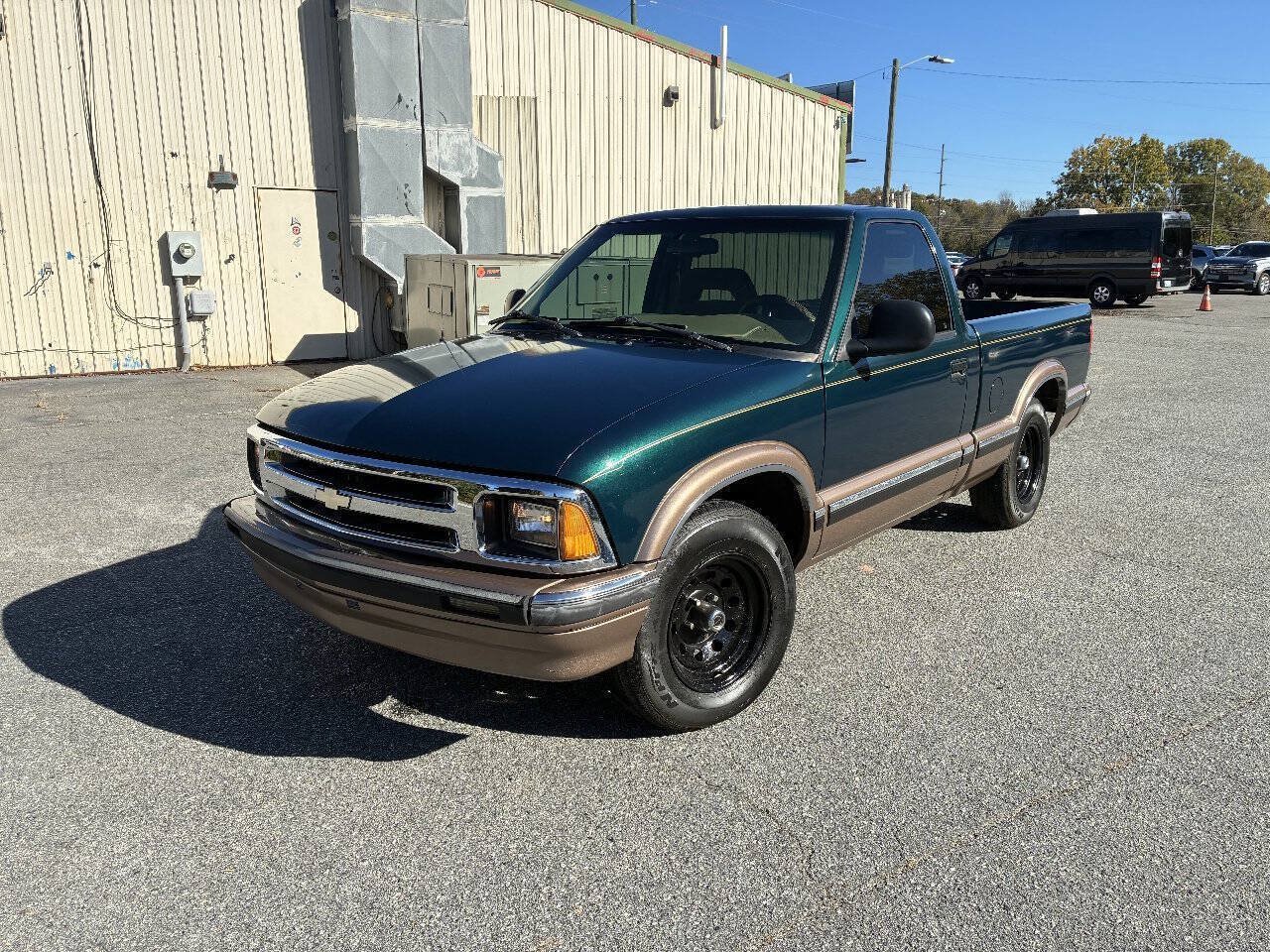 Used 1996 Chevrolet S10 Pickup LS RWD image 2