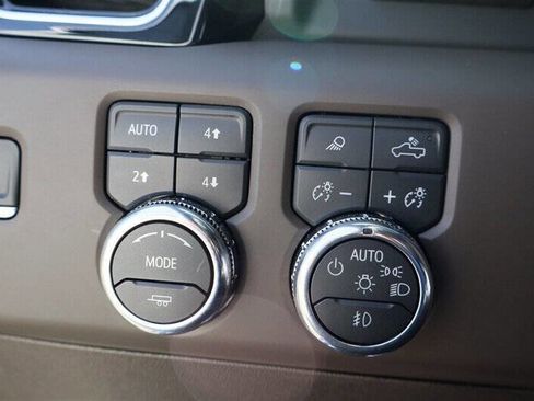 Used 2025 GMC Sierra 3500 Denali w/ Denali Reserve Package AWD/4WD image 21