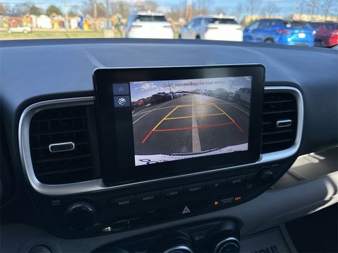Used 2024 Hyundai Venue SEL image 17