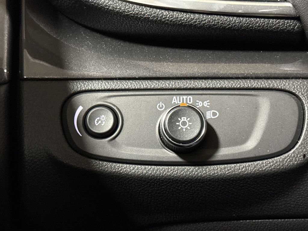 Used 2022 Buick Encore Preferred w/ Safety Package FWD image 18