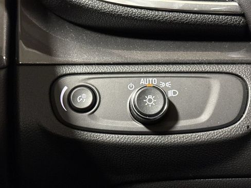 Used 2022 Buick Encore Preferred w/ Safety Package FWD image 18