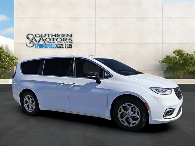 Used 2024 Chrysler Pacifica Limited FWD image 37