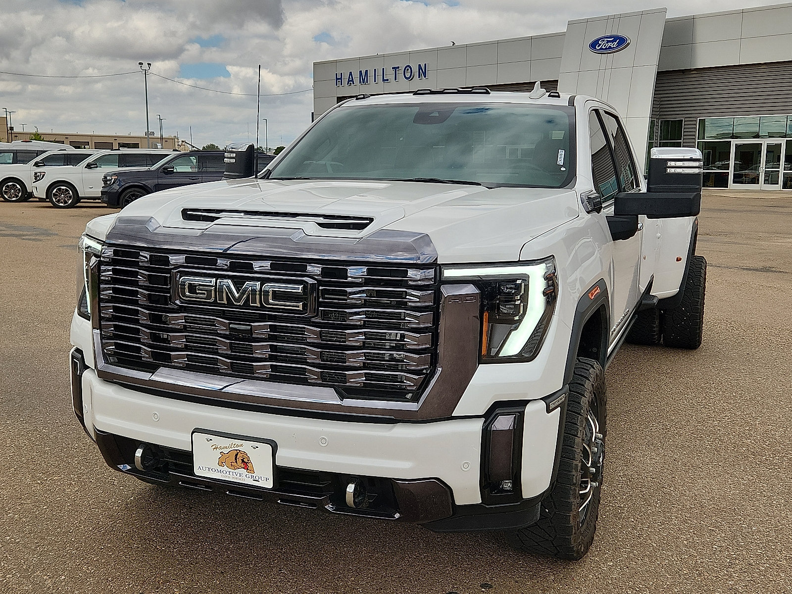 Used 2024 GMC Sierra 3500 Denali Ultimate AWD/4WD image 1