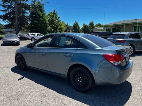 Used 2012 Chevrolet Cruze LS w/ Connectivity Package FWD image 5