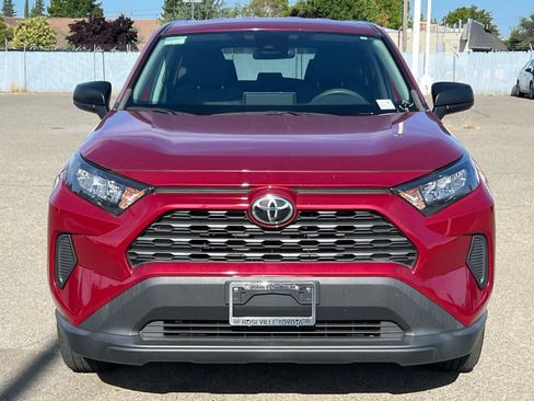 Used 2022 Toyota RAV4 LE FWD image 2