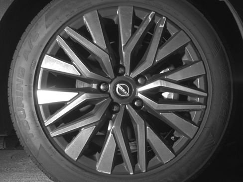 Used 2025 Nissan Altima 2.5 SV FWD image 16