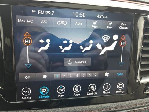 Used 2019 Chrysler Pacifica Limited image 28