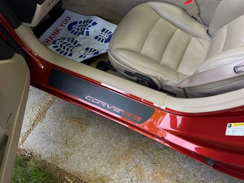 Used 2006 Chevrolet Corvette Coupe w/ Preferred Equipment Group RWD image 51