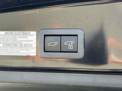 Used 2024 Toyota Corolla Cross XLE w/ Convenience Package image 10