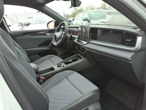 New 2026 Volkswagen Tiguan SE R-Line image 6