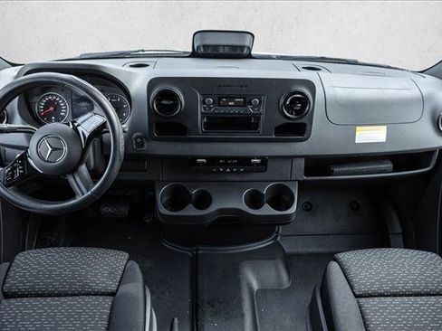 Used 2025 Mercedes-Benz Sprinter 2500 image 25