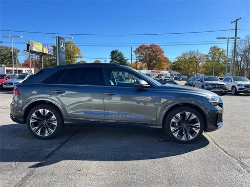 Used 2024 Audi Q8 Premium Plus image 5