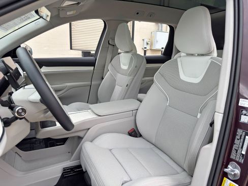 Used 2025 Volvo EX90 Ultra AWD/4WD image 34