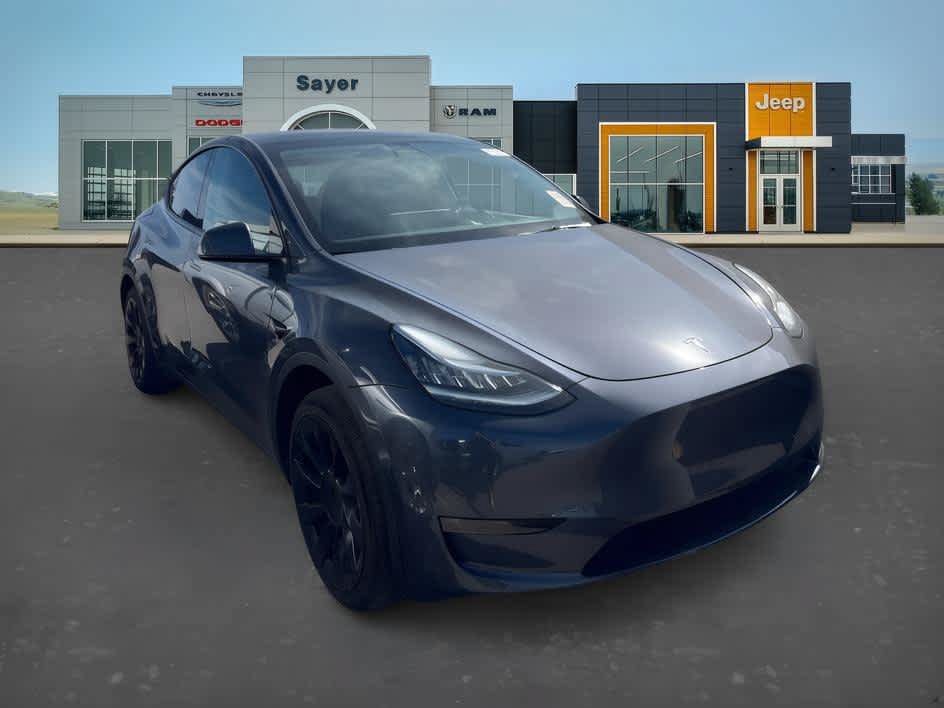 Used 2022 Tesla Model Y Long Range AWD/4WD image 2