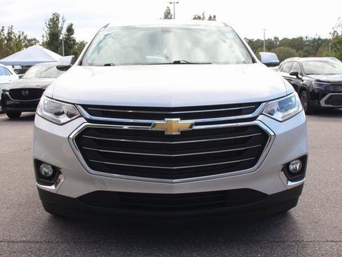 Used 2020 Chevrolet Traverse LT image 2